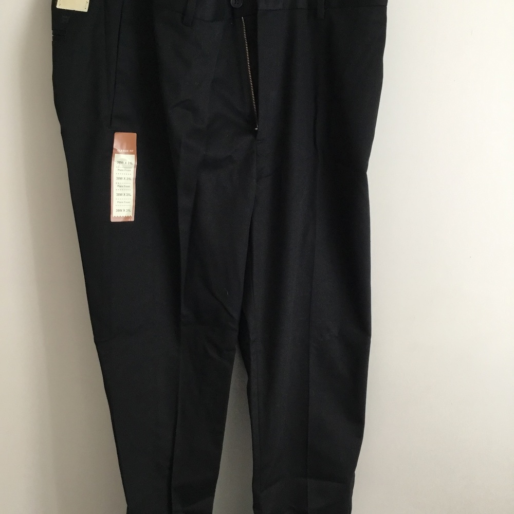 Haggar Men’s Classic Fit  Black Work to Weekend Pants